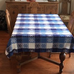 Blue and White Snowflake Tablecloth and Napkins